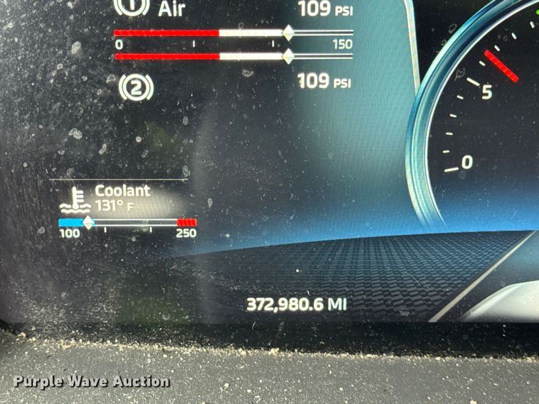 image for item YA1520 2022 Kenworth T680 semi truck