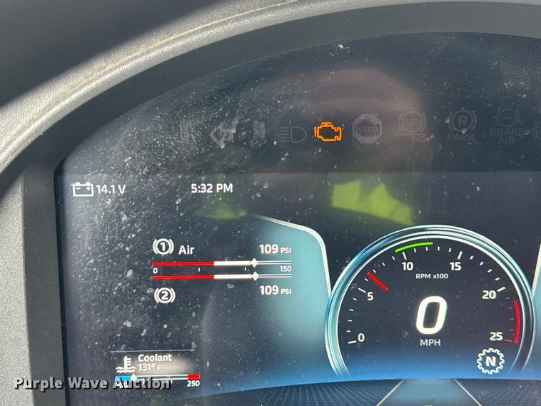 image for item YA1520 2022 Kenworth T680 semi truck