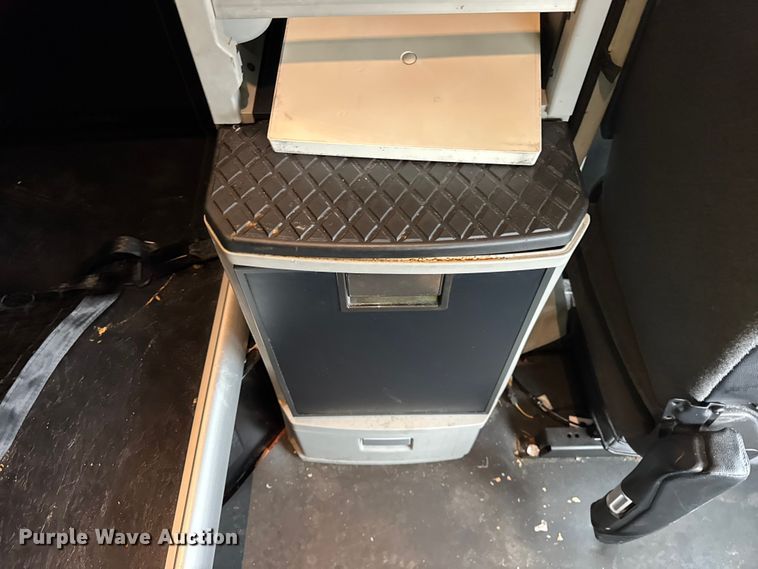 image for item YA1520 2022 Kenworth T680 semi truck