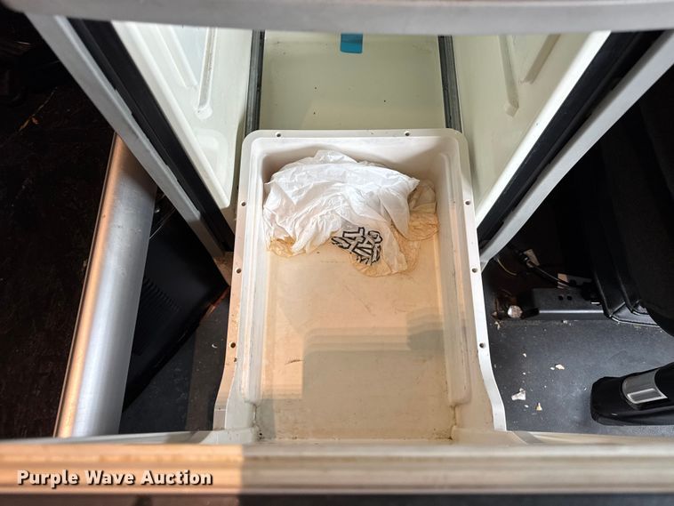 image for item YA1520 2022 Kenworth T680 semi truck