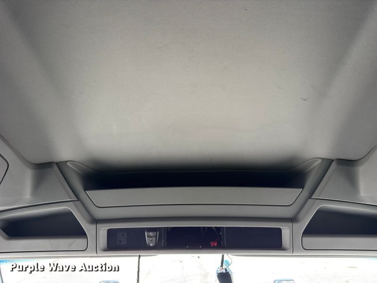 image for item YA1520 2022 Kenworth T680 semi truck