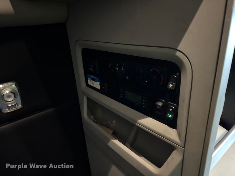 image for item YA1520 2022 Kenworth T680 semi truck