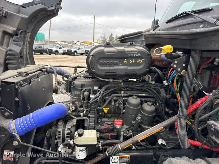 image for item YA1520 2022 Kenworth T680 semi truck