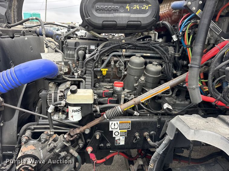 image for item YA1520 2022 Kenworth T680 semi truck