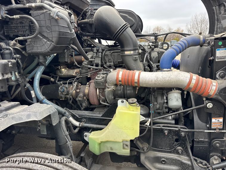 image for item YA1520 2022 Kenworth T680 semi truck