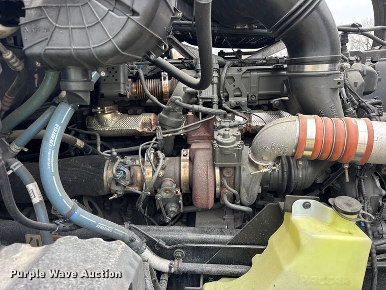 image for item YA1520 2022 Kenworth T680 semi truck