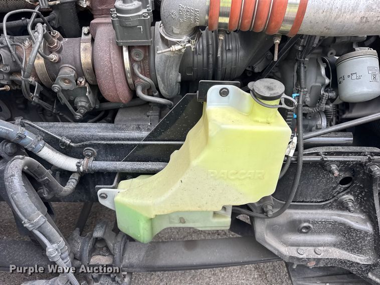 image for item YA1520 2022 Kenworth T680 semi truck