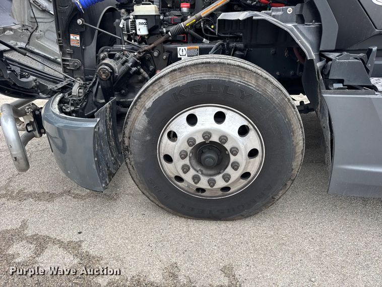 image for item YA1520 2022 Kenworth T680 semi truck