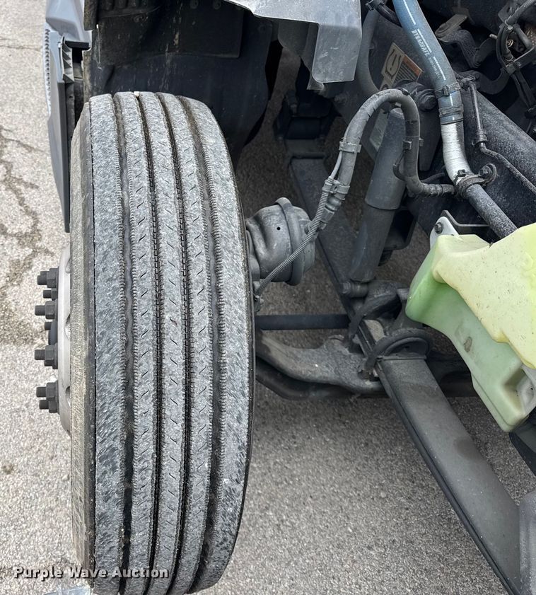 image for item YA1520 2022 Kenworth T680 semi truck