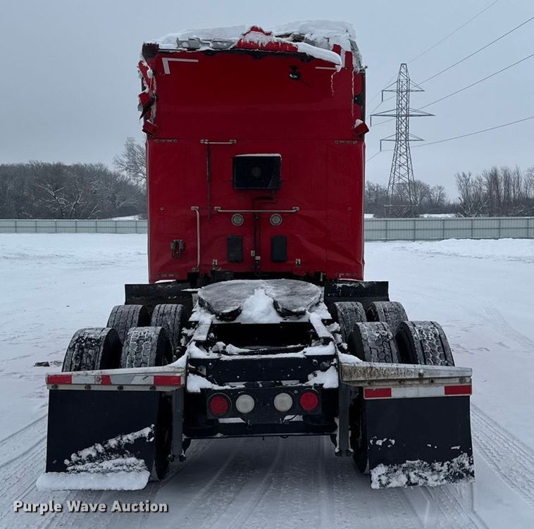 image for item YA1685 2019 Kenworth T680 semi truck