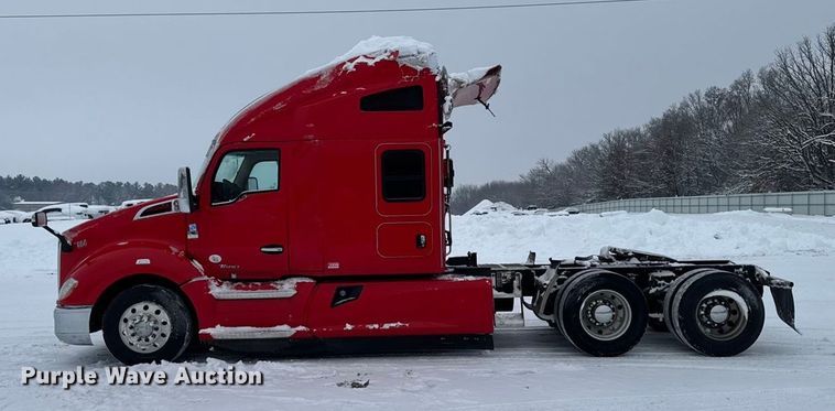 image for item YA1685 2019 Kenworth T680 semi truck