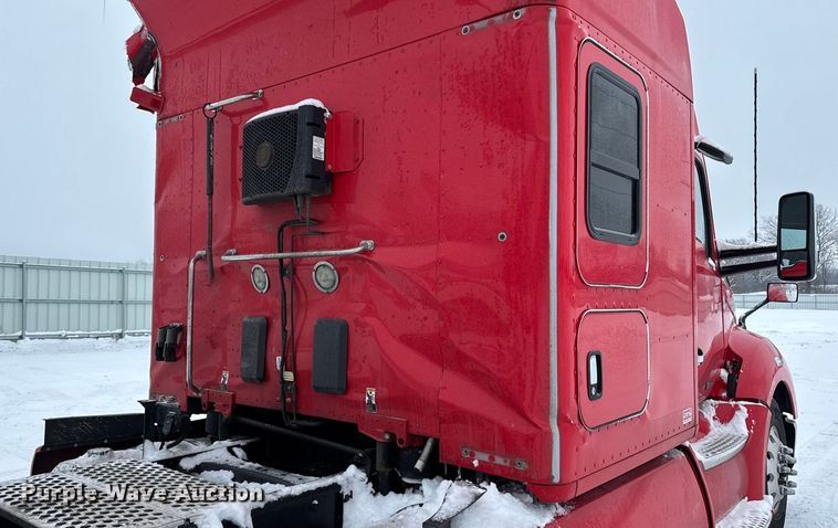 image for item YA1685 2019 Kenworth T680 semi truck
