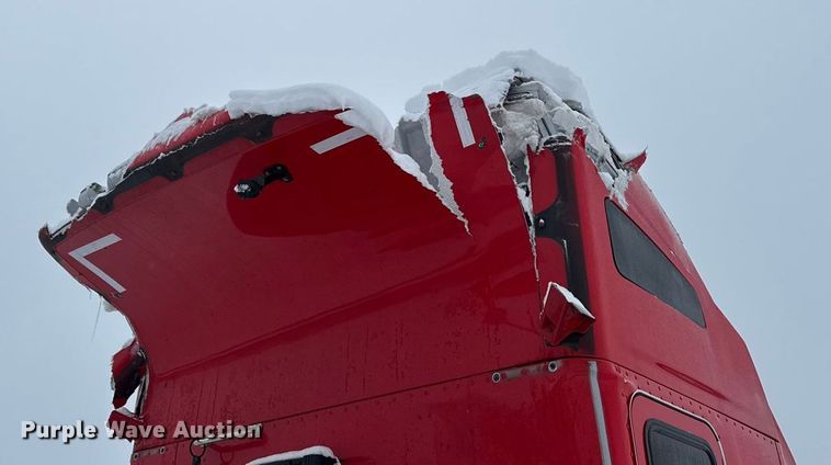 image for item YA1685 2019 Kenworth T680 semi truck