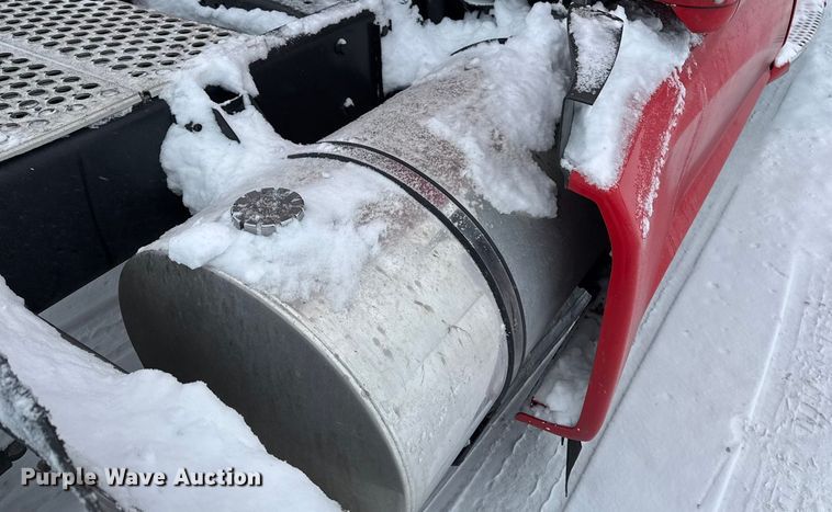 image for item YA1685 2019 Kenworth T680 semi truck