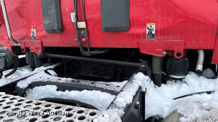 image for item YA1685 2019 Kenworth T680 semi truck