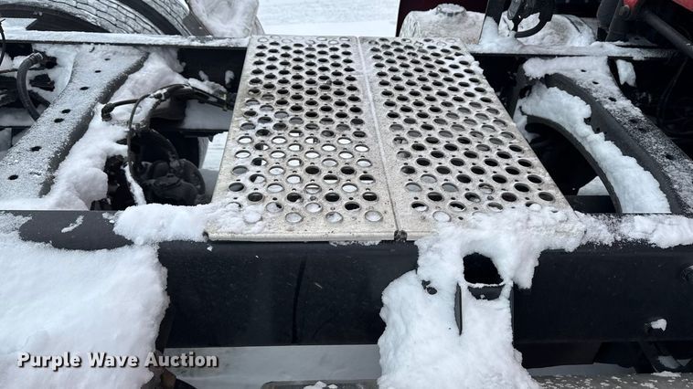 image for item YA1685 2019 Kenworth T680 semi truck