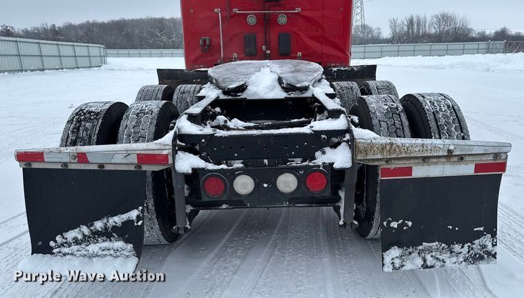 image for item YA1685 2019 Kenworth T680 semi truck