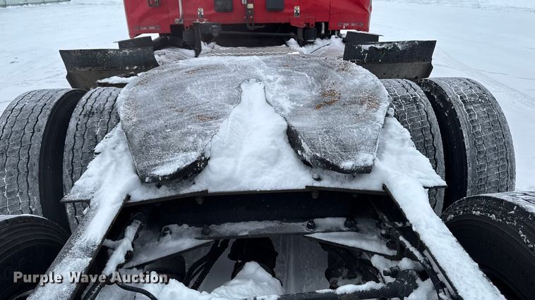 image for item YA1685 2019 Kenworth T680 semi truck