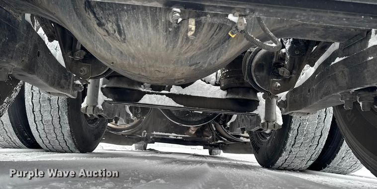 image for item YA1685 2019 Kenworth T680 semi truck