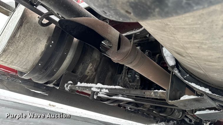 image for item YA1685 2019 Kenworth T680 semi truck