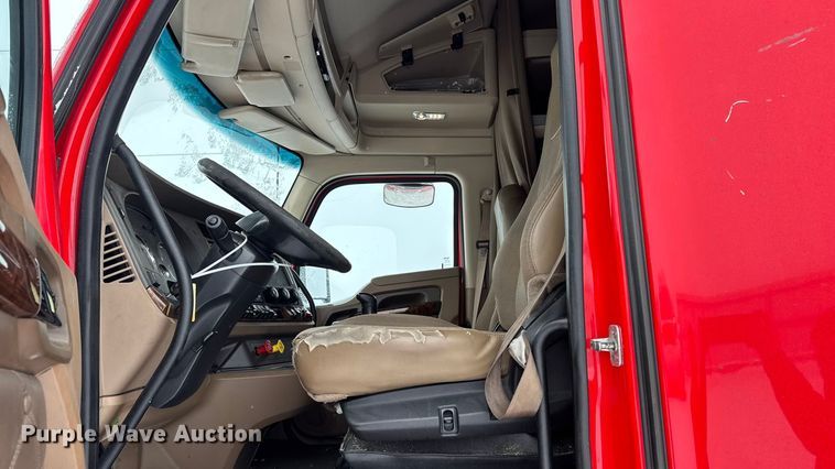 image for item YA1685 2019 Kenworth T680 semi truck