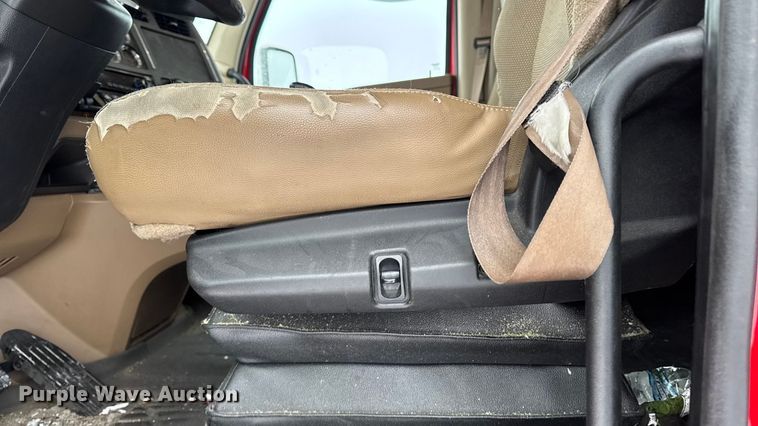 image for item YA1685 2019 Kenworth T680 semi truck