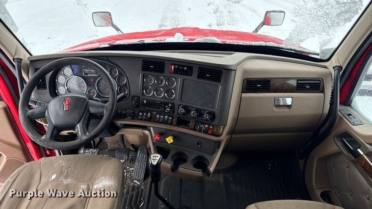 image for item YA1685 2019 Kenworth T680 semi truck