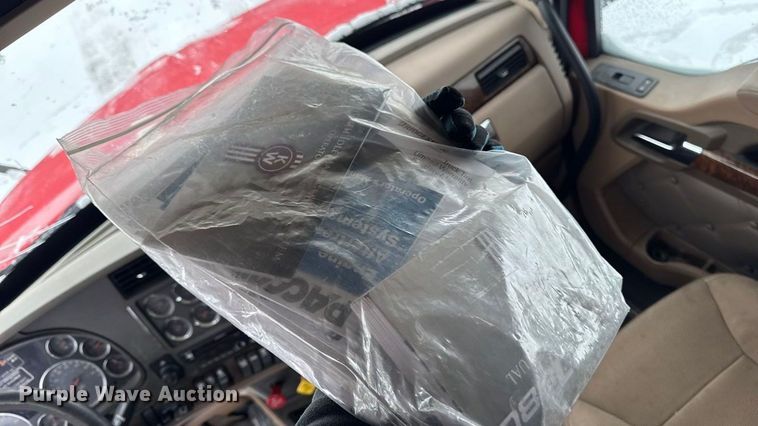 image for item YA1685 2019 Kenworth T680 semi truck