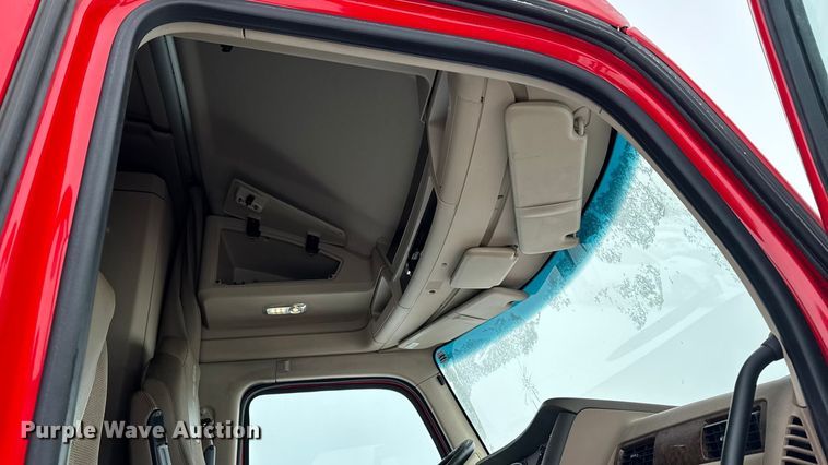 image for item YA1685 2019 Kenworth T680 semi truck