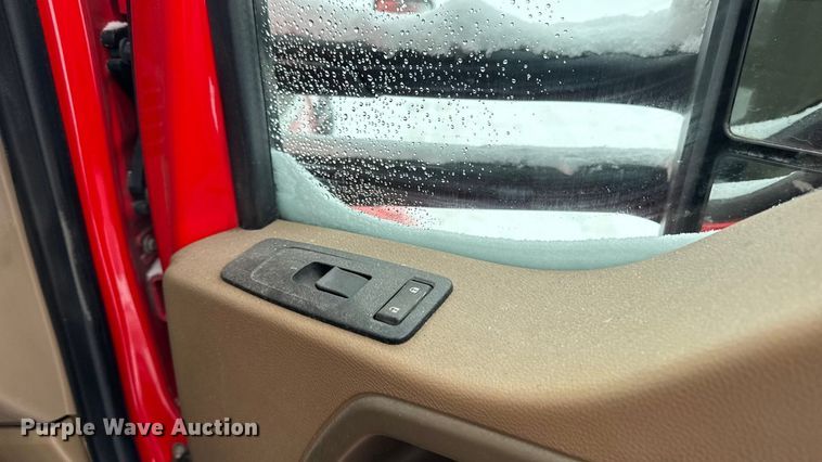 image for item YA1685 2019 Kenworth T680 semi truck