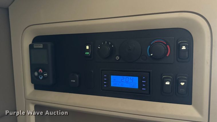 image for item YA1685 2019 Kenworth T680 semi truck