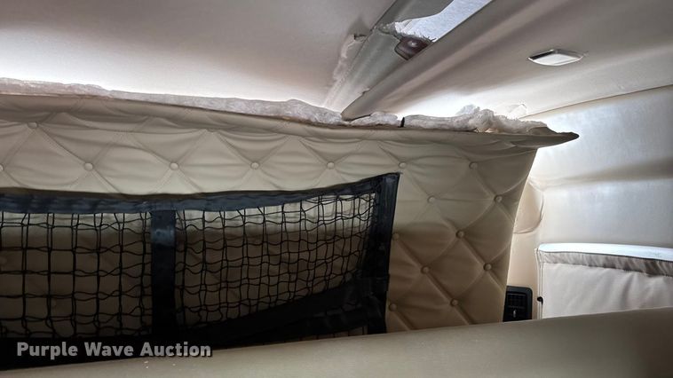 image for item YA1685 2019 Kenworth T680 semi truck