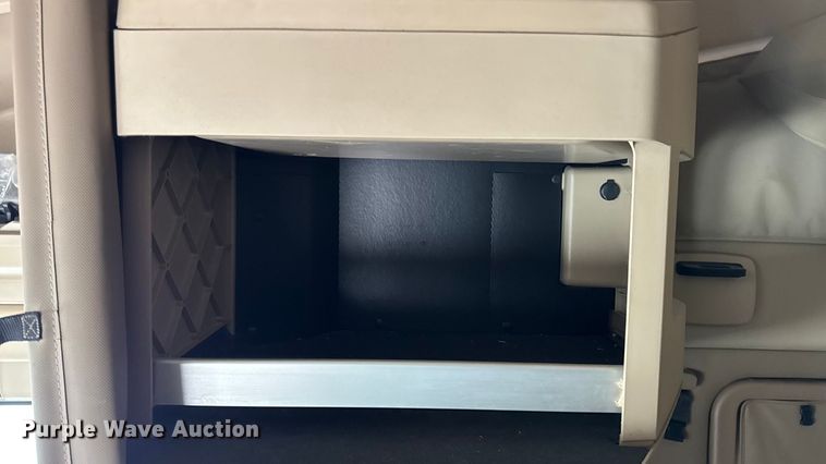 image for item YA1685 2019 Kenworth T680 semi truck