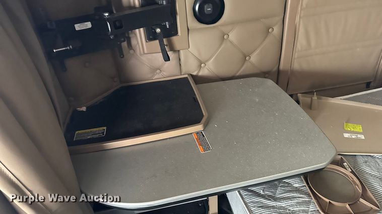 image for item YA1685 2019 Kenworth T680 semi truck