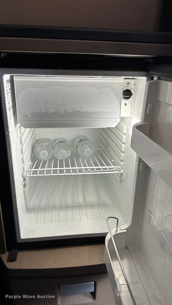 image for item YA1685 2019 Kenworth T680 semi truck