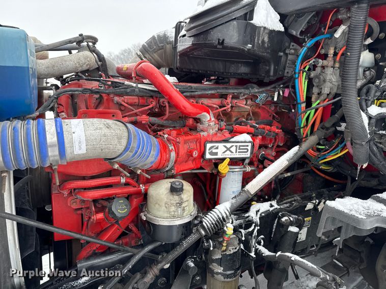 image for item YA1685 2019 Kenworth T680 semi truck