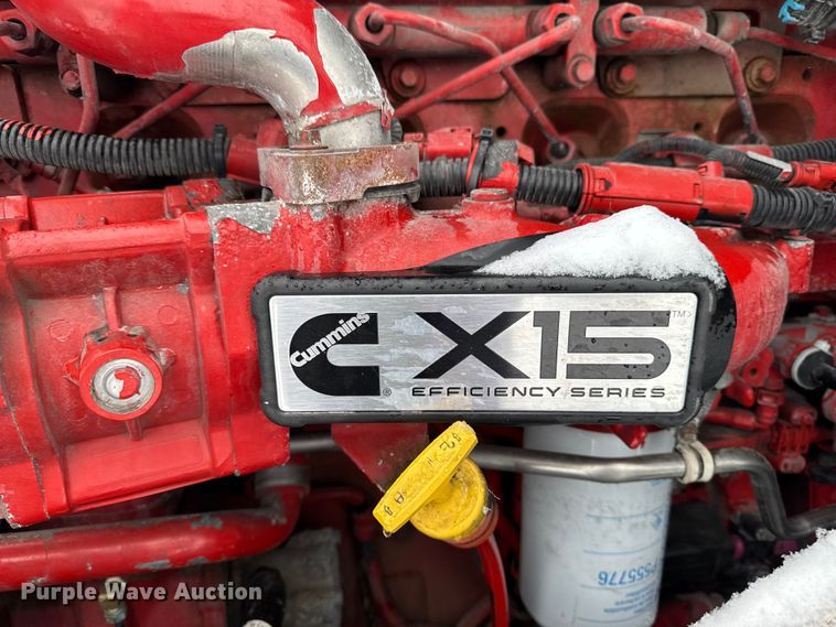 image for item YA1685 2019 Kenworth T680 semi truck