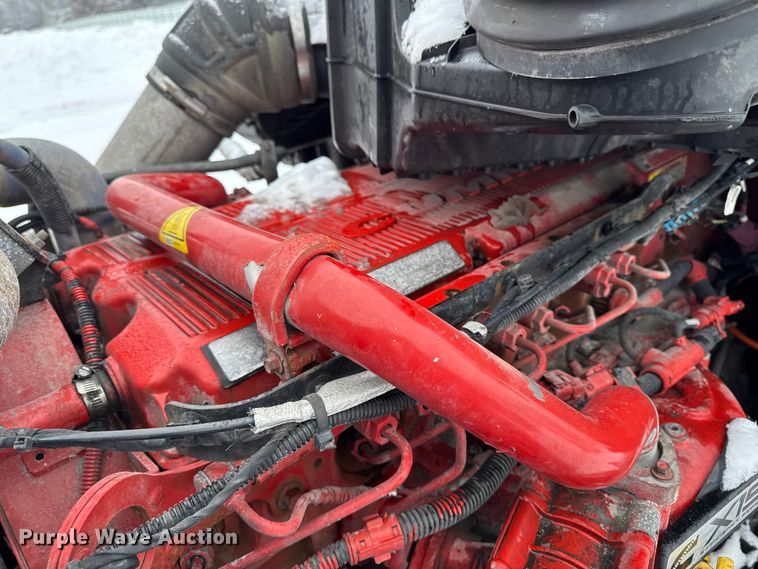 image for item YA1685 2019 Kenworth T680 semi truck