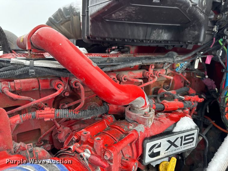 image for item YA1685 2019 Kenworth T680 semi truck