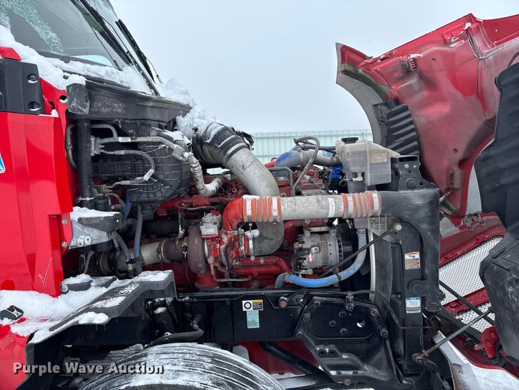 image for item YA1685 2019 Kenworth T680 semi truck