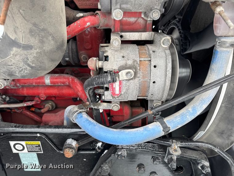 image for item YA1685 2019 Kenworth T680 semi truck