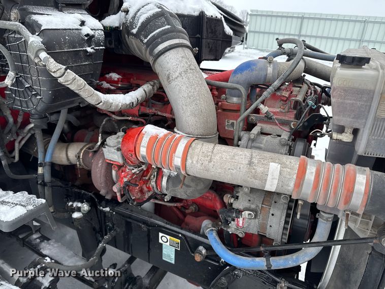 image for item YA1685 2019 Kenworth T680 semi truck