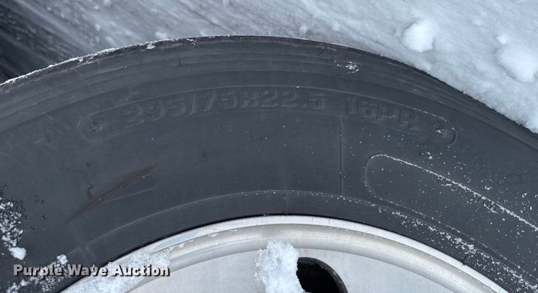 image for item YA1685 2019 Kenworth T680 semi truck