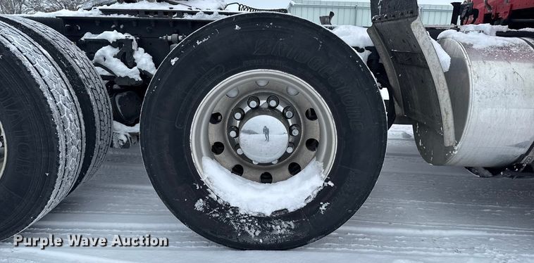 image for item YA1685 2019 Kenworth T680 semi truck