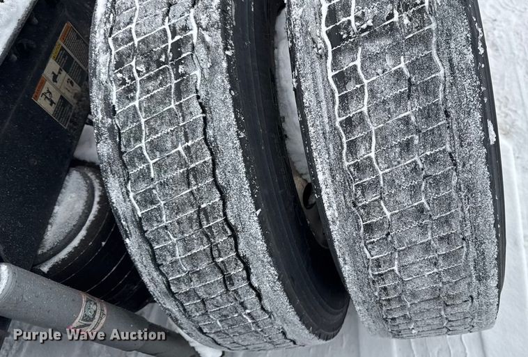 image for item YA1685 2019 Kenworth T680 semi truck