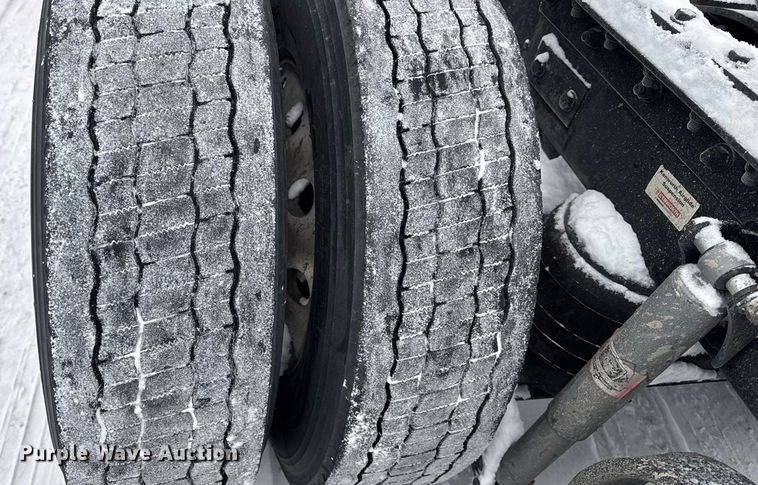 image for item YA1685 2019 Kenworth T680 semi truck