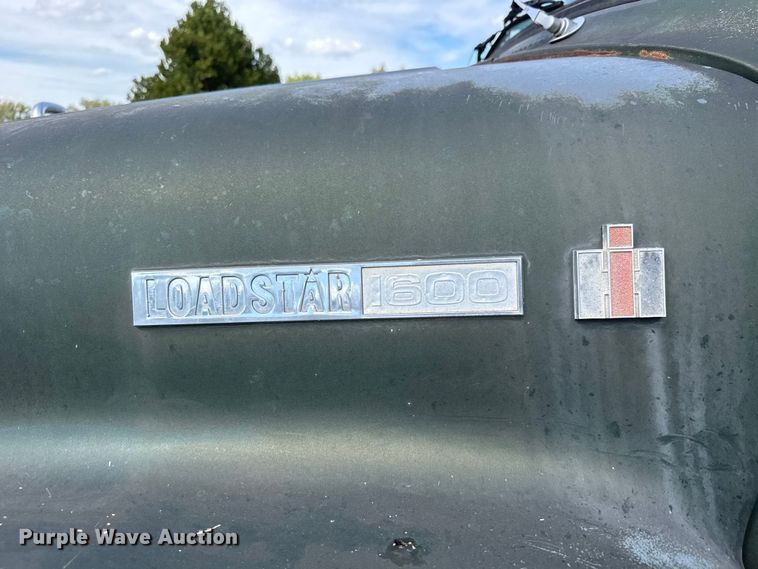 image for item DP8878 1977 International Loadstar 1600 grain truck