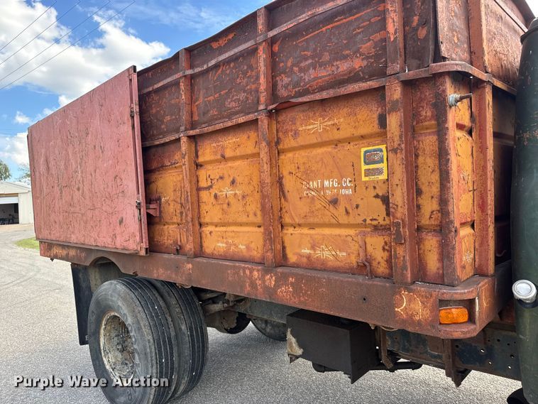 image for item DP8878 1977 International Loadstar 1600 grain truck