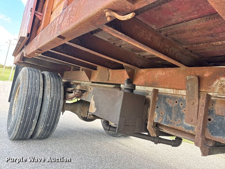 image for item DP8878 1977 International Loadstar 1600 grain truck