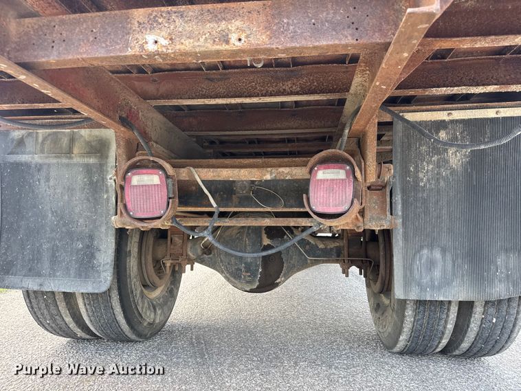 image for item DP8878 1977 International Loadstar 1600 grain truck